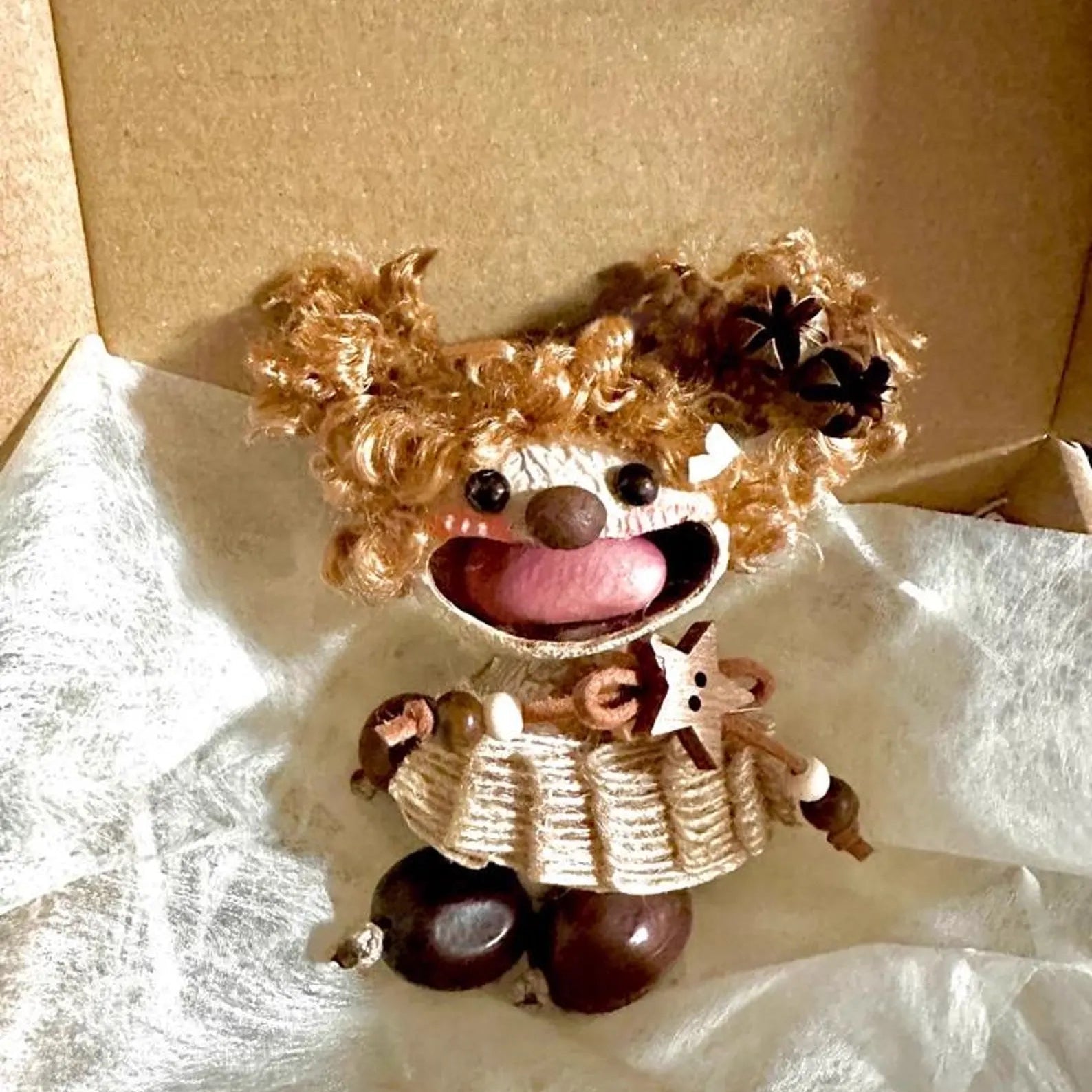 Velocitytoys™ - Funny Big-Mouth Nut Shell Doll-Caroline