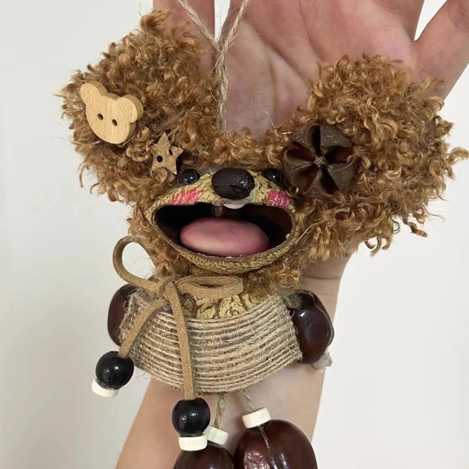Velocitytoys™ - Funny Big-Mouth Nut Shell Doll-Caroline